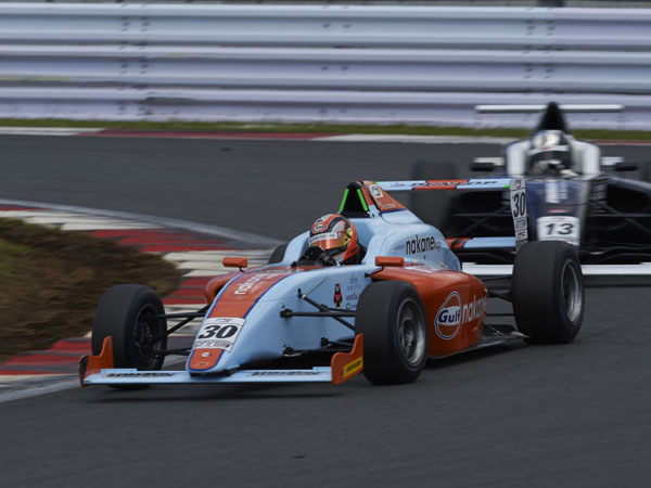 Ｆ４中根選手